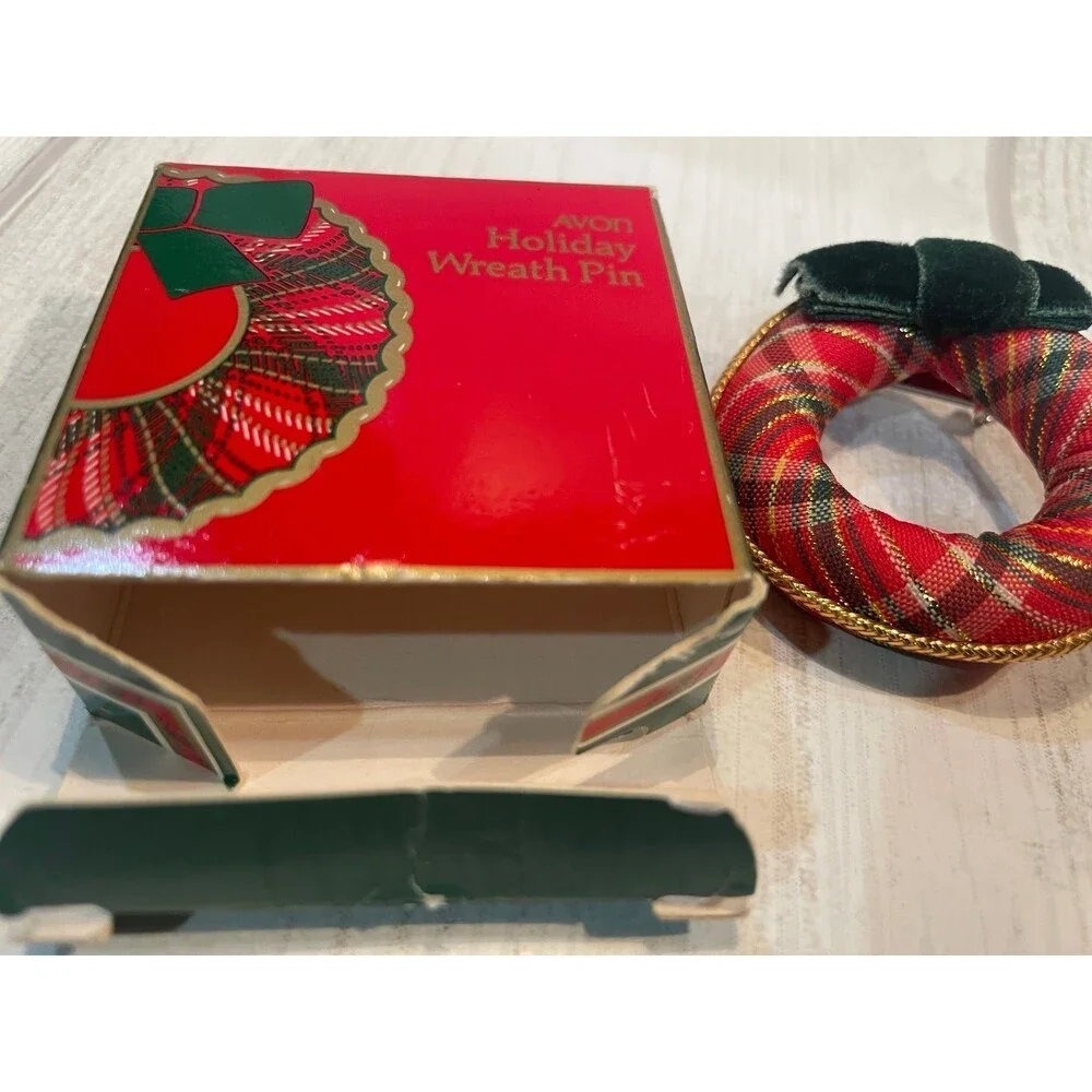 *Vintage 1984 Avon Holi day wreath pen plaid Christmas with box red green